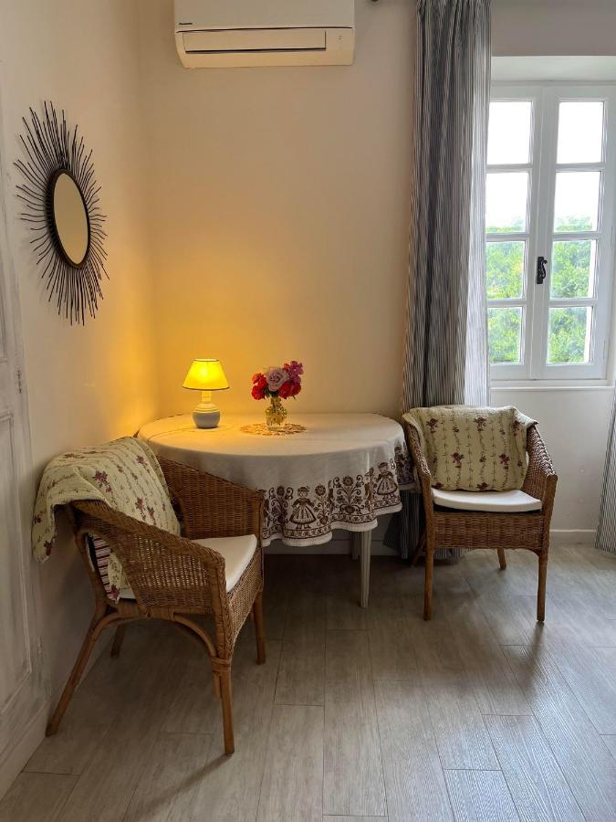 La Ferme De Tonton Jules Et Mame Julia Bed & Breakfast Entraigues-sur-la-Sorgue Exterior foto