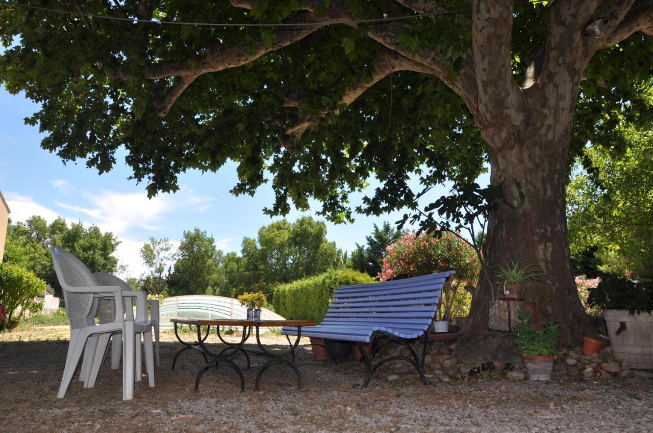 La Ferme De Tonton Jules Et Mame Julia Bed & Breakfast Entraigues-sur-la-Sorgue Exterior foto